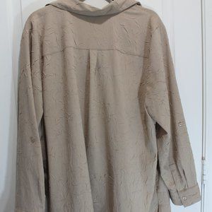 Maggie Barnes tan button down crinkled blouse size 1X